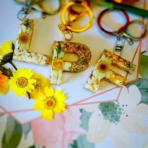 Customized resin SunFlower Letters keychain